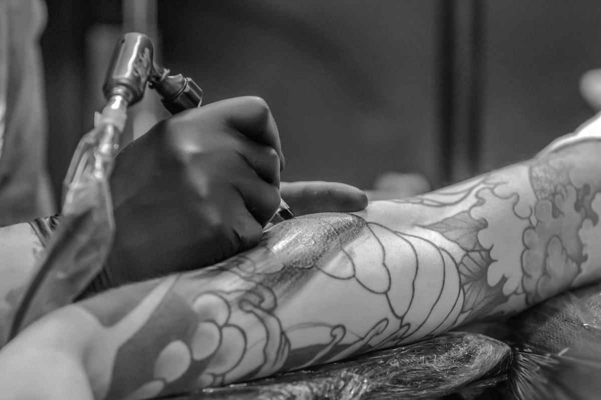 30+ Astonishing Sparrow Tattoo Designs - Tats 'n' Rings | Sparrow tattoo,  Tattoos, Neck tattoo